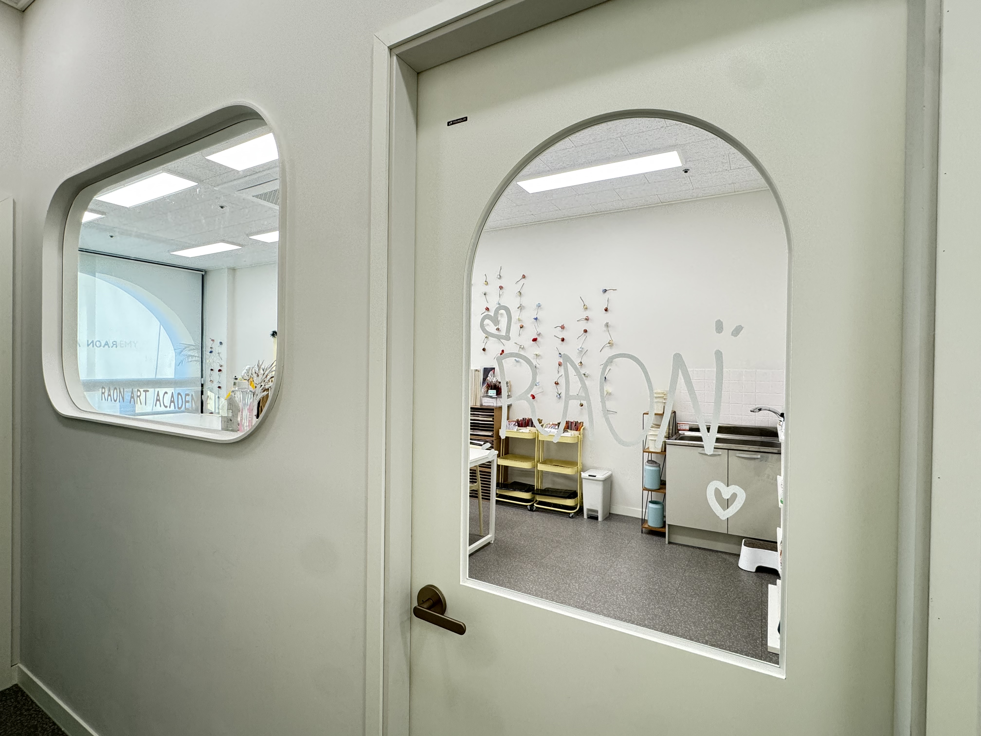 관저라온미술학원 대강의실 단체 미술 수업 공간