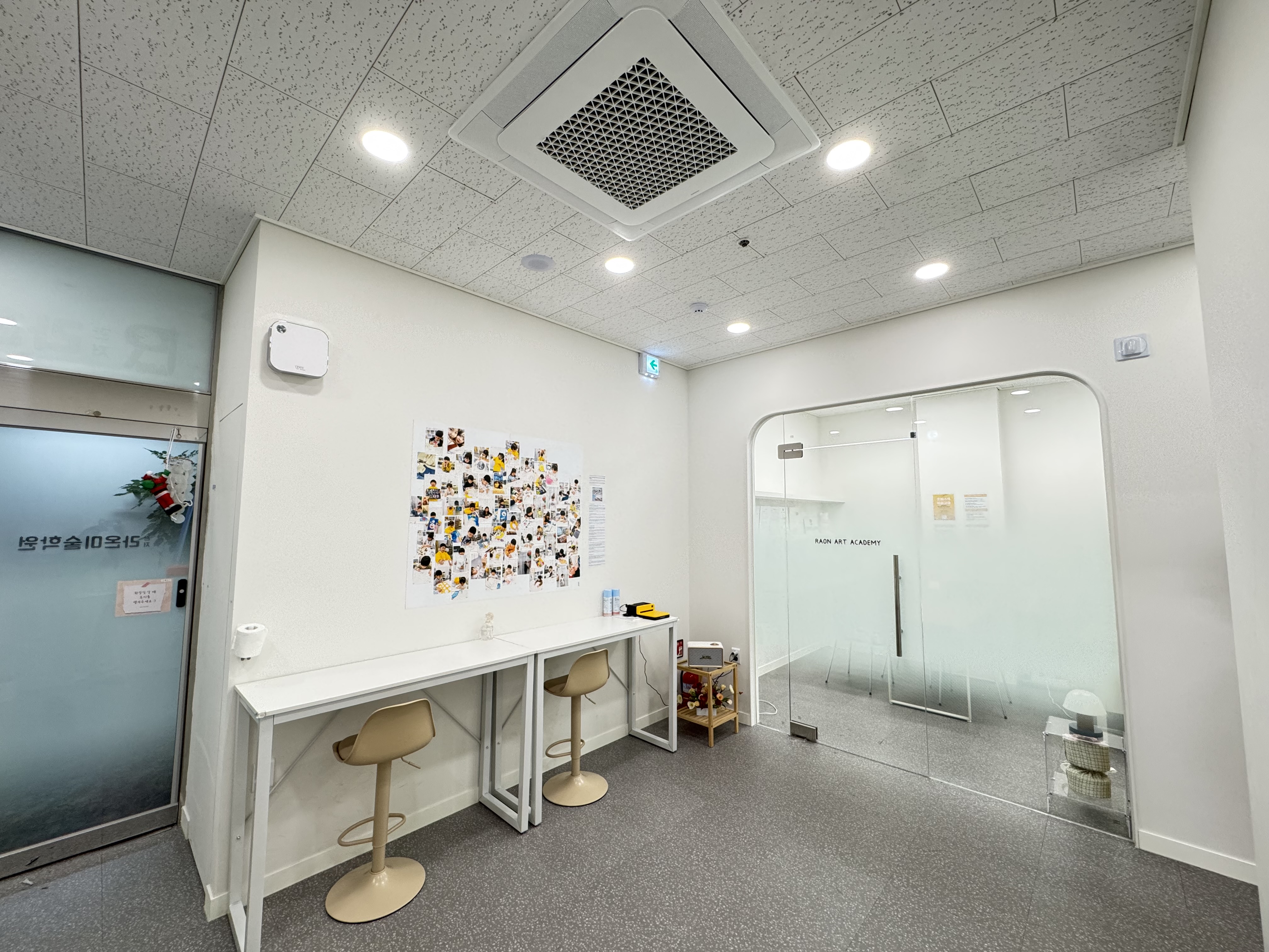 관저라온미술학원 로비 갤러리 현대식 대기실
